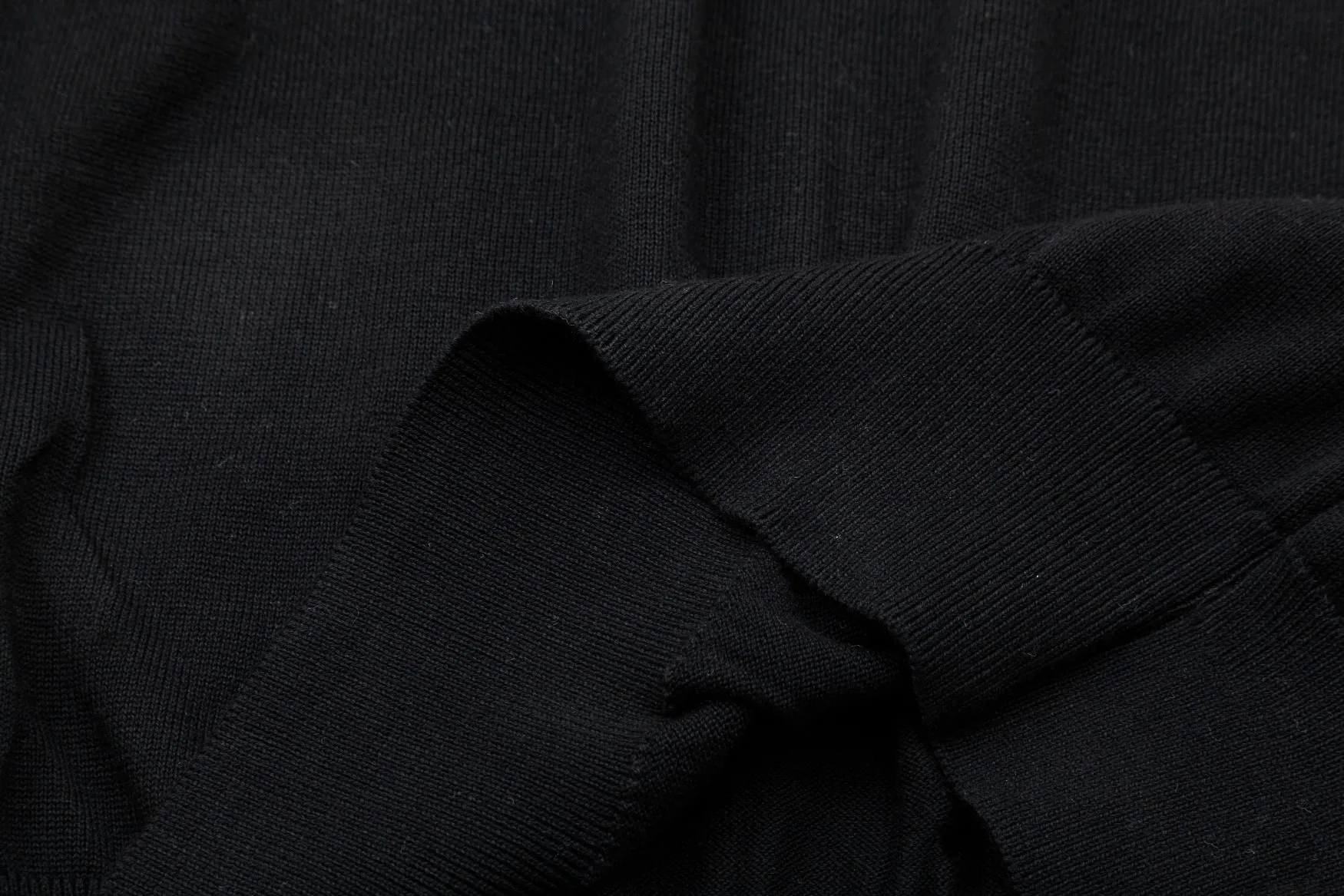 【PRADA 公式旗艦店】プラダ  セーター好評に付き再入荷！ 240930