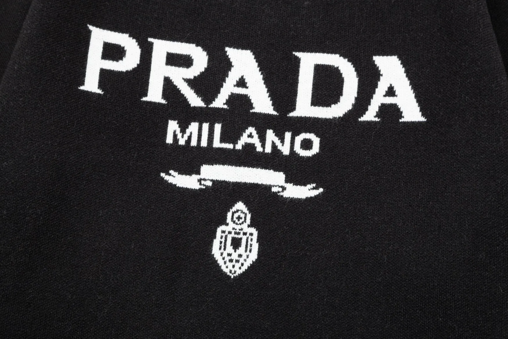 【PRADA 公式旗艦店】プラダ  セーター好評に付き再入荷！ 240930