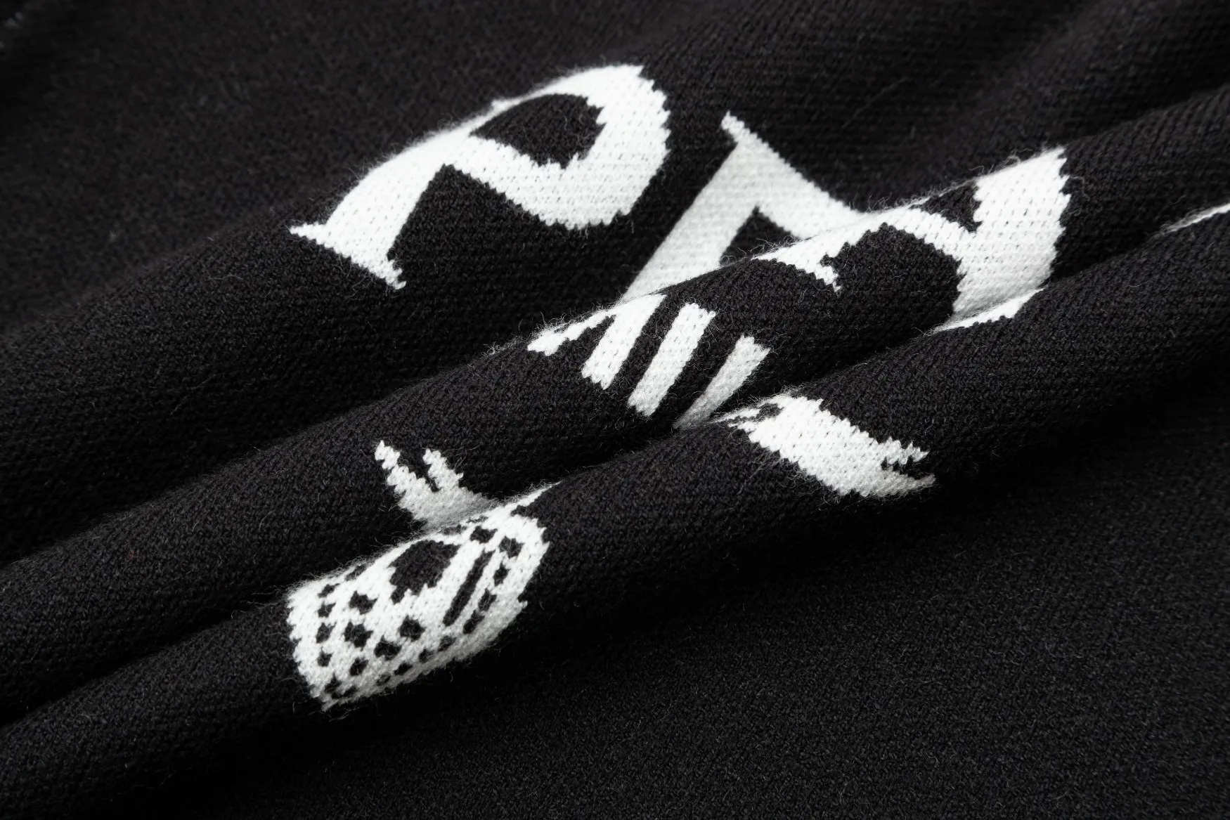 【PRADA 公式旗艦店】プラダ  セーター好評に付き再入荷！ 240930