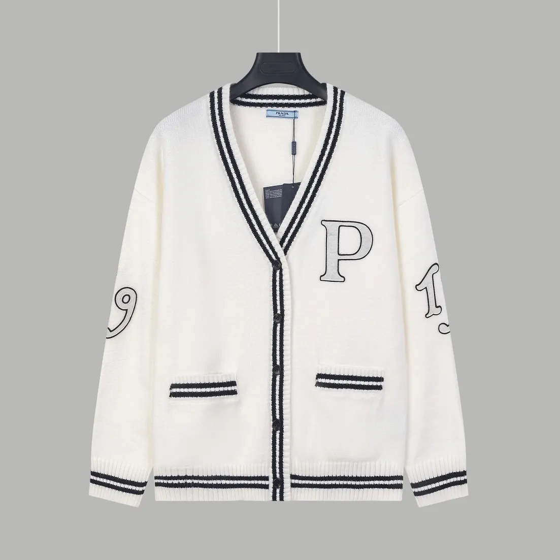 【PRADA 公式旗艦店】プラダ  セーター好評に付き再入荷！ 240930