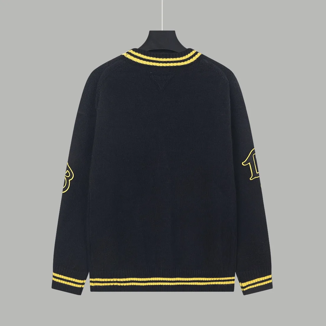 【PRADA 公式旗艦店】プラダ  セーター好評に付き再入荷！ 240930
