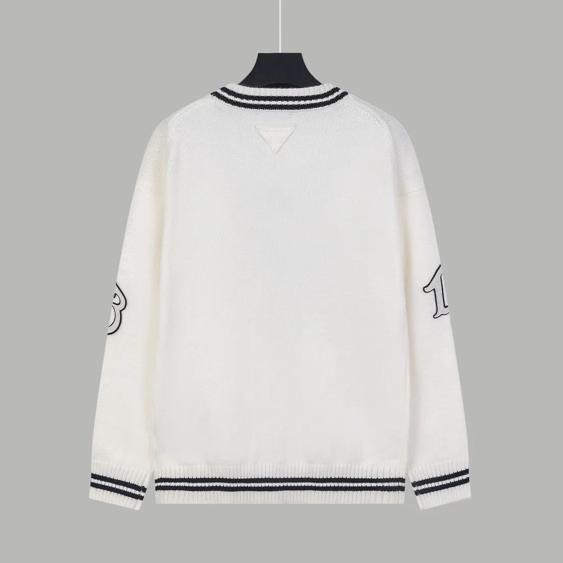 【PRADA 公式旗艦店】プラダ  セーター好評に付き再入荷！ 240930