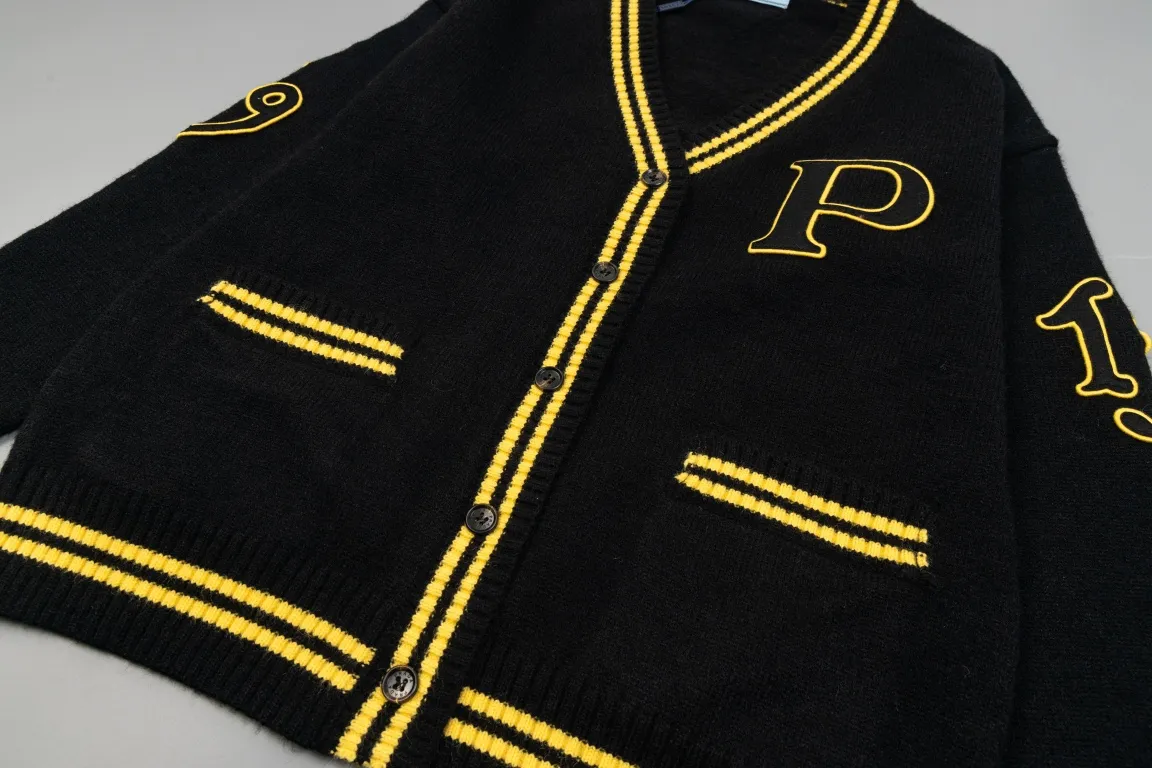 【PRADA 公式旗艦店】プラダ  セーター好評に付き再入荷！ 240930