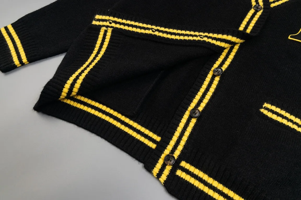 【PRADA 公式旗艦店】プラダ  セーター好評に付き再入荷！ 240930
