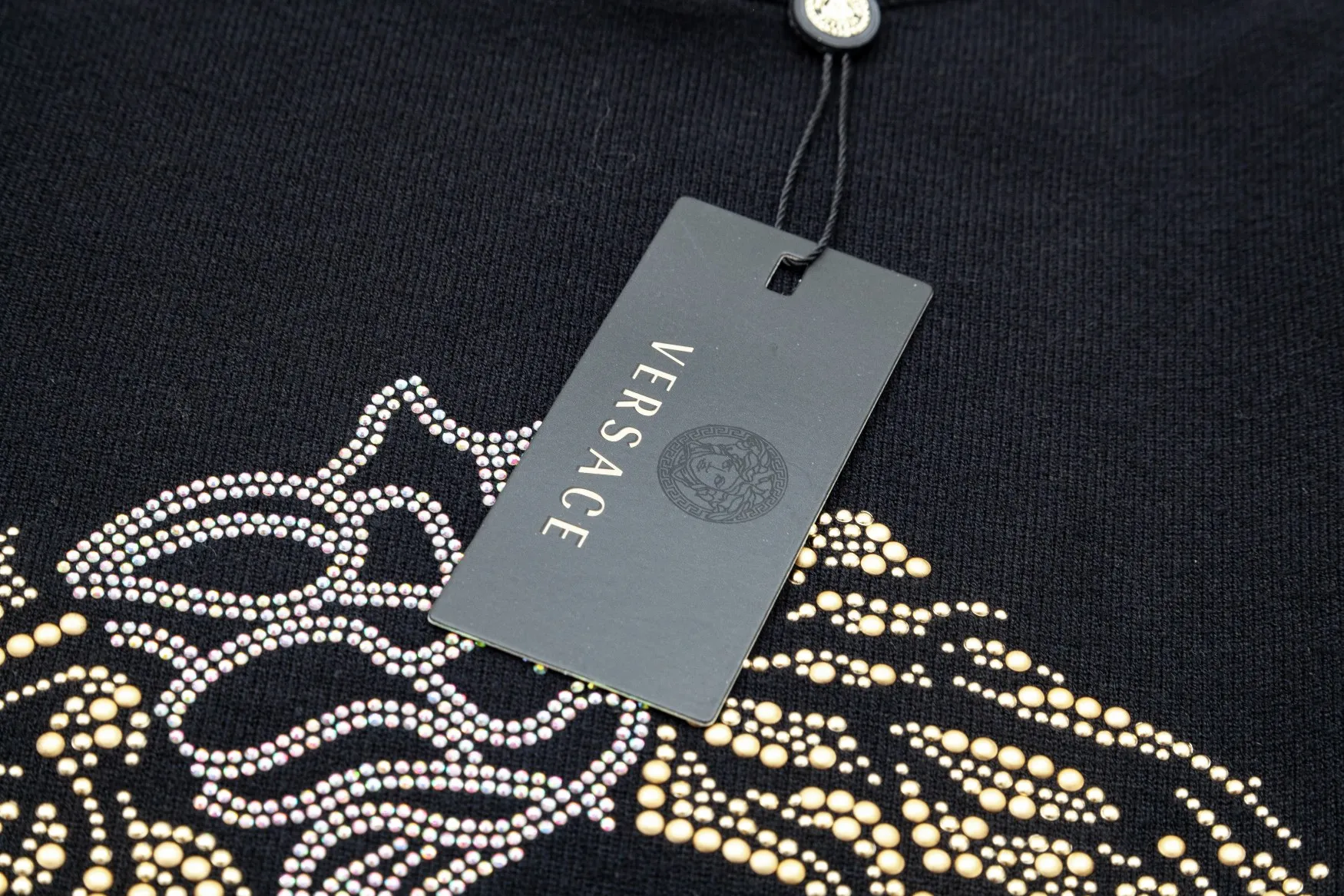 【VERSACE  公式旗艦店】ヴェルサーチ  セーター好評に付き再入荷！ 240930
