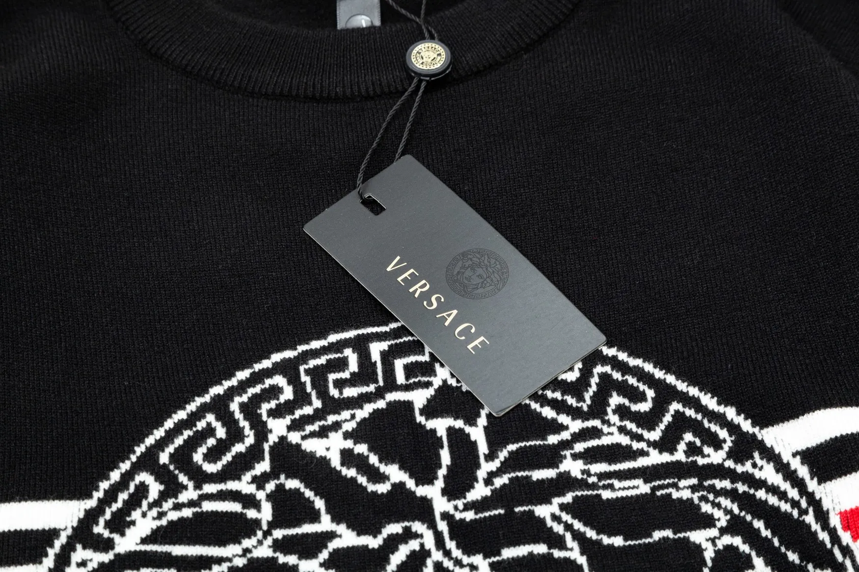 【VERSACE  公式旗艦店】ヴェルサーチ  セーター好評に付き再入荷！ 240930