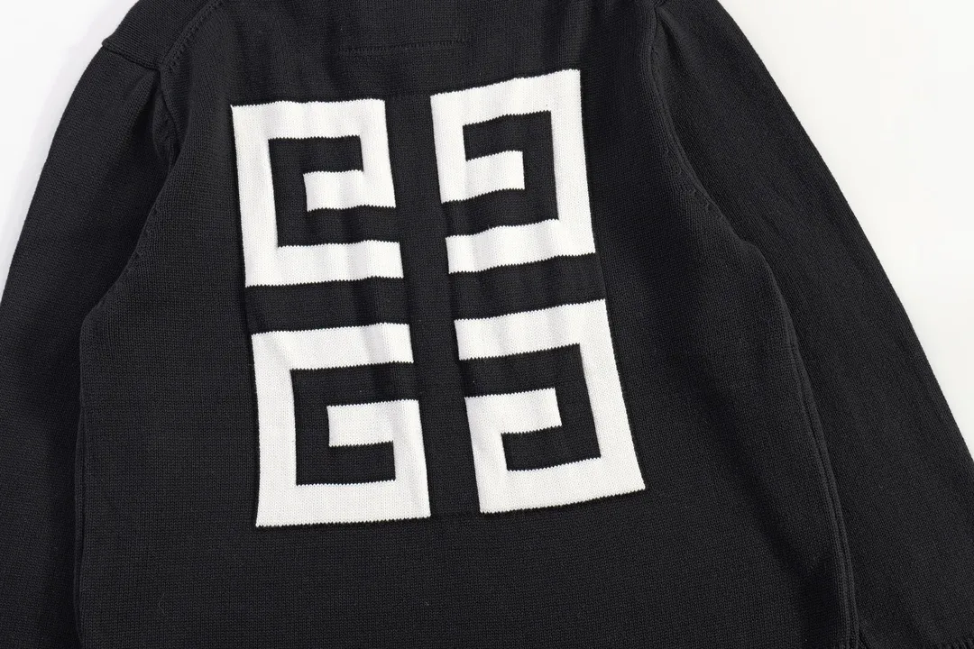 【GIVENCHY  公式旗艦店】ジバンシー  セーター好評に付き再入荷！241231