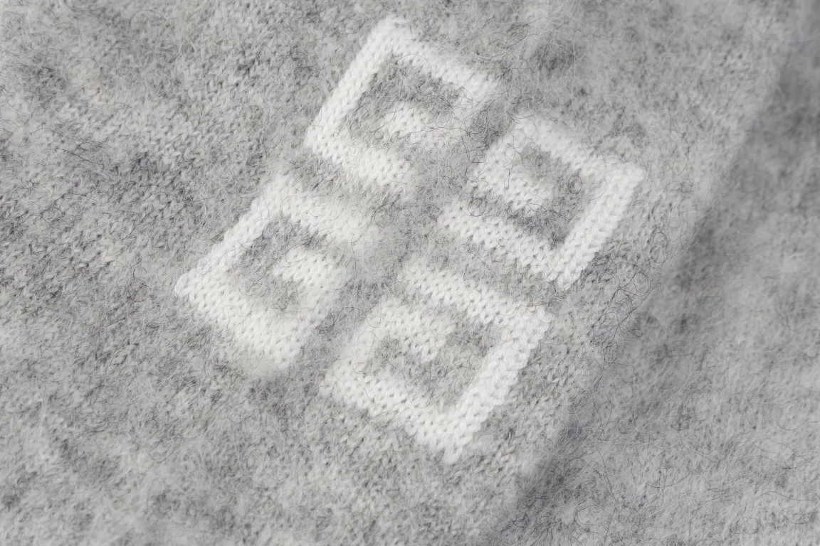 【GIVENCHY   公式旗艦店】ジバンシー  セーター好評に付き再入荷！ 241128