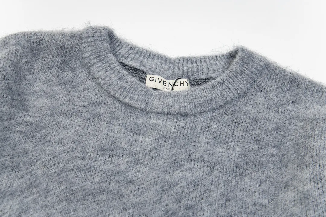 【GIVENCHY   公式旗艦店】ジバンシー  セーター好評に付き再入荷！ 241128