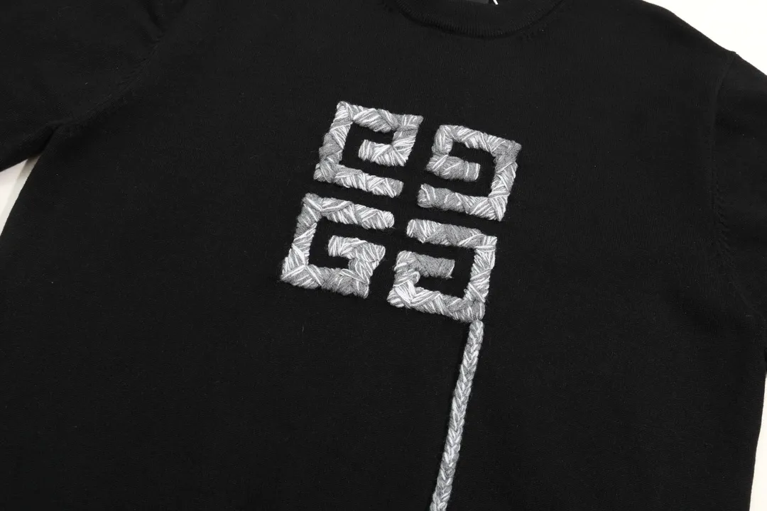 【GIVENCHY   公式旗艦店】ジバンシー   セーター好評に付き再入荷！241115