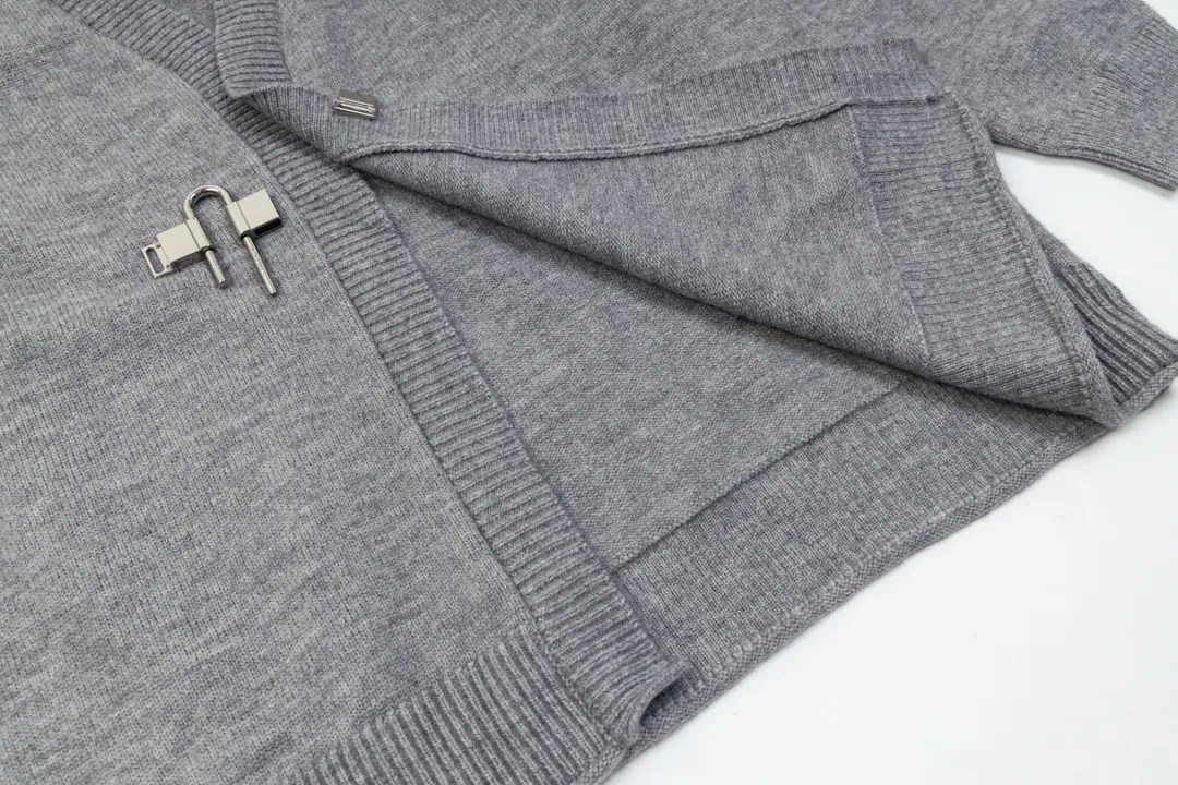 【GIVENCHY   公式旗艦店】ジバンシー   セーター好評に付き再入荷！241115