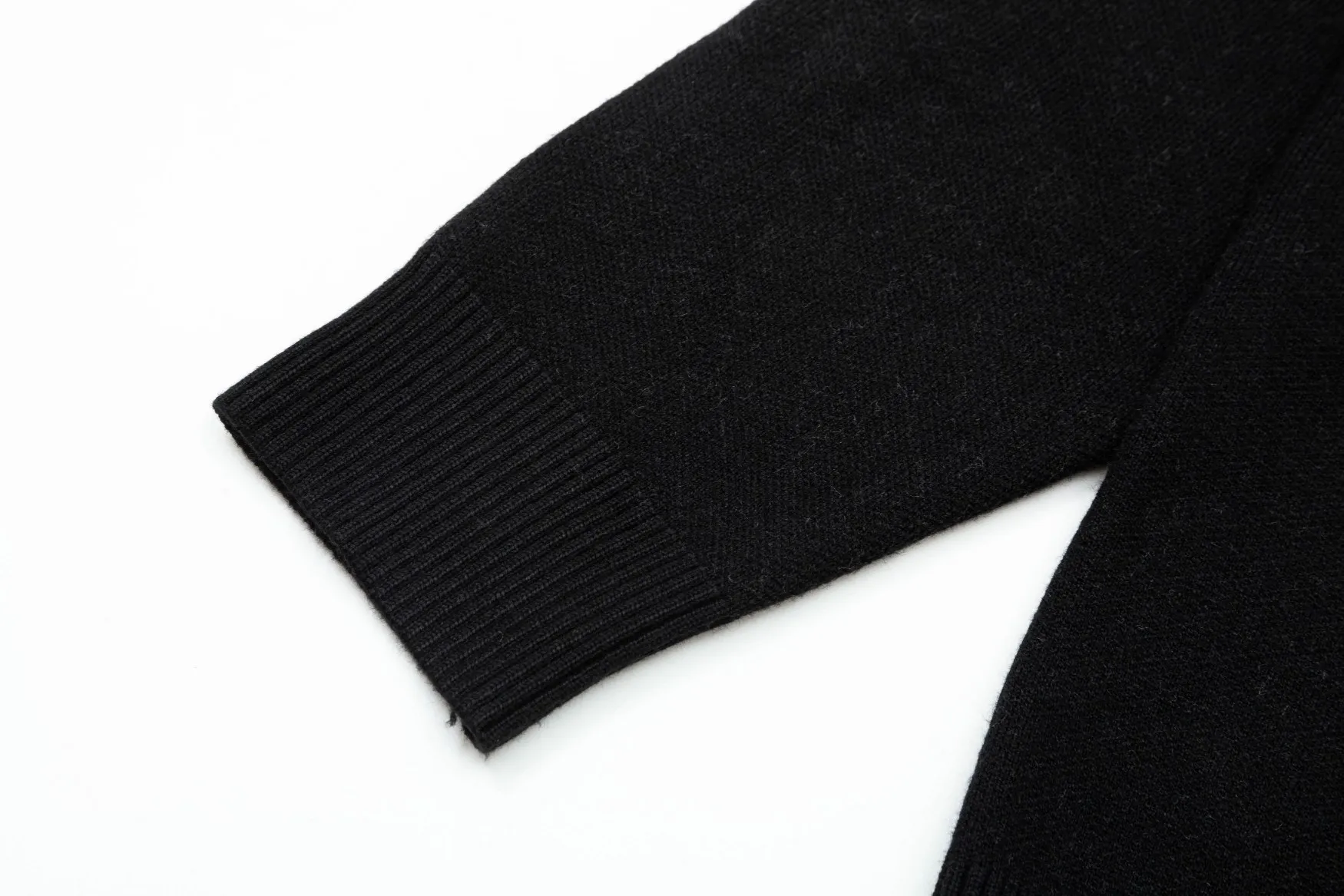 【GIVENCHY  公式旗艦店】ジバンシー  セーター好評に付き再入荷！ 240930