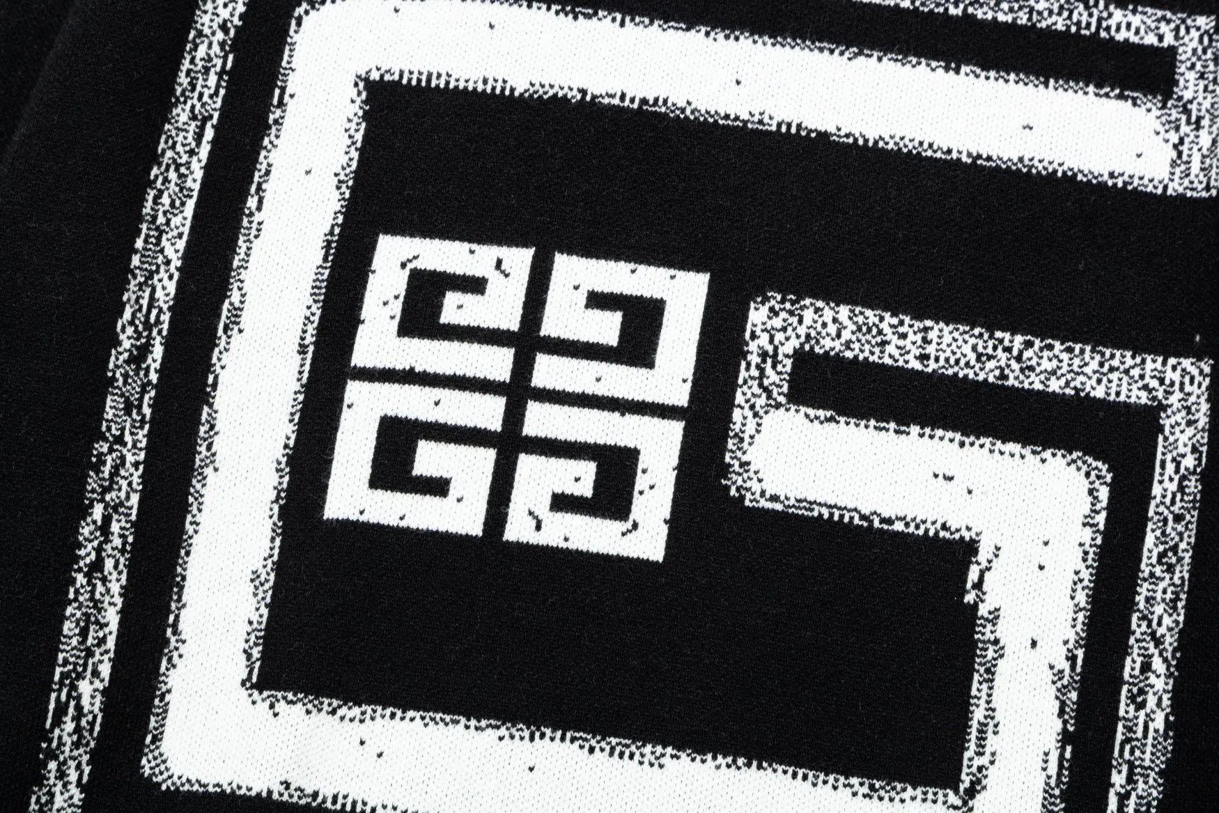 【GIVENCHY  公式旗艦店】ジバンシー  セーター好評に付き再入荷！ 240930