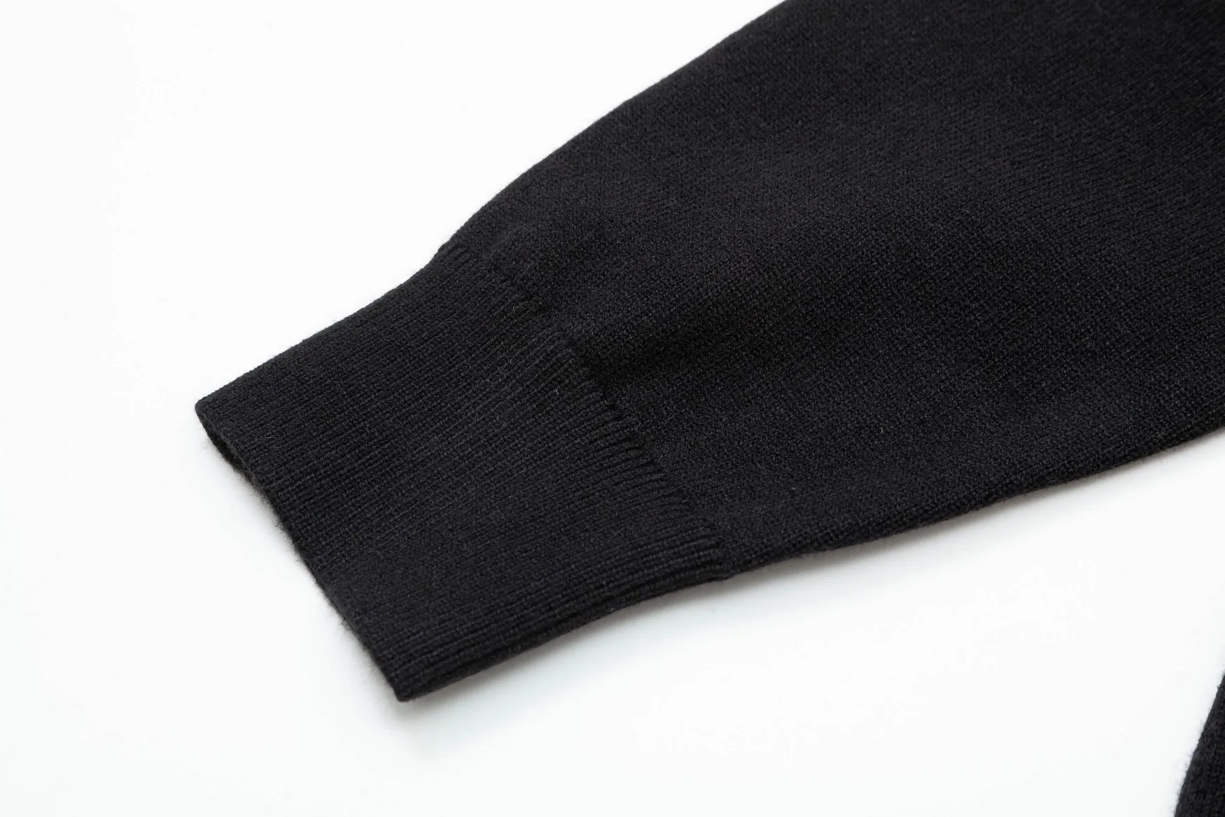 【GIVENCHY  公式旗艦店】ジバンシー  セーター好評に付き再入荷！ 240930