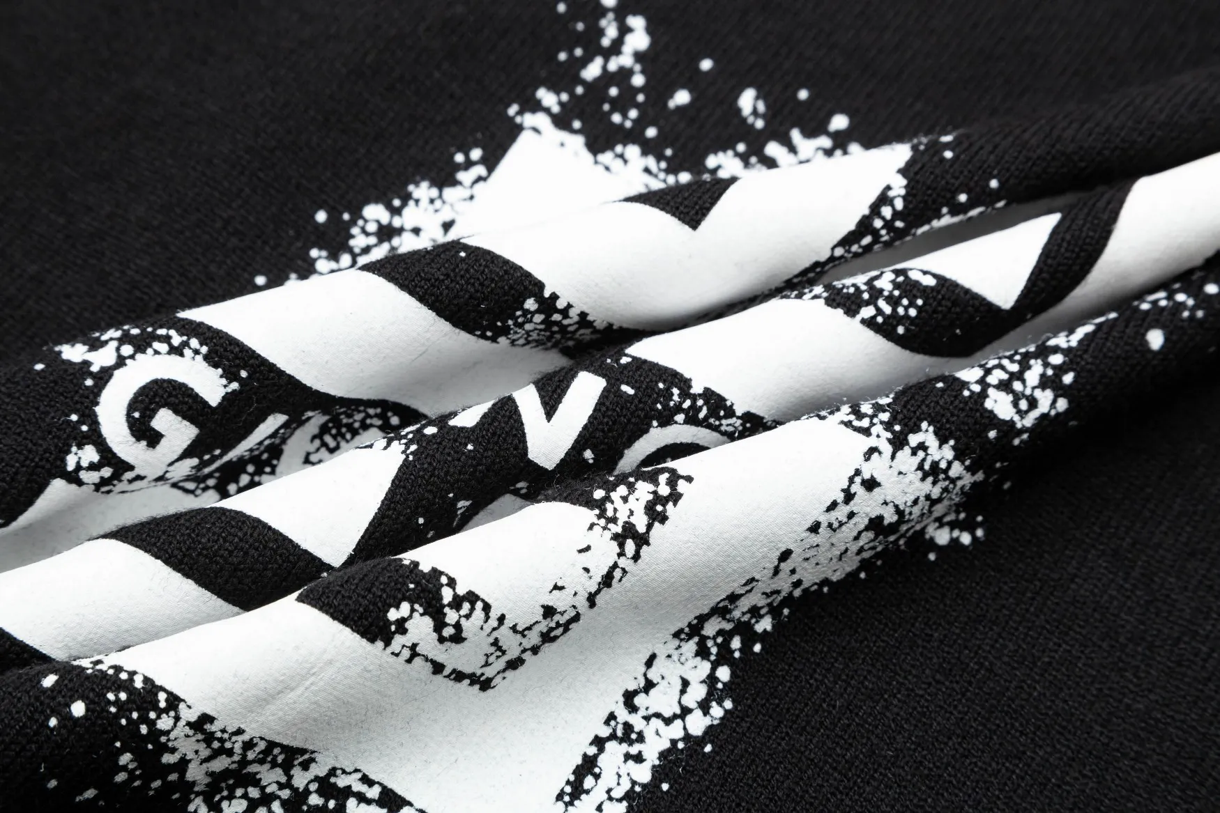 【GIVENCHY  公式旗艦店】ジバンシー  セーター好評に付き再入荷！ 240930
