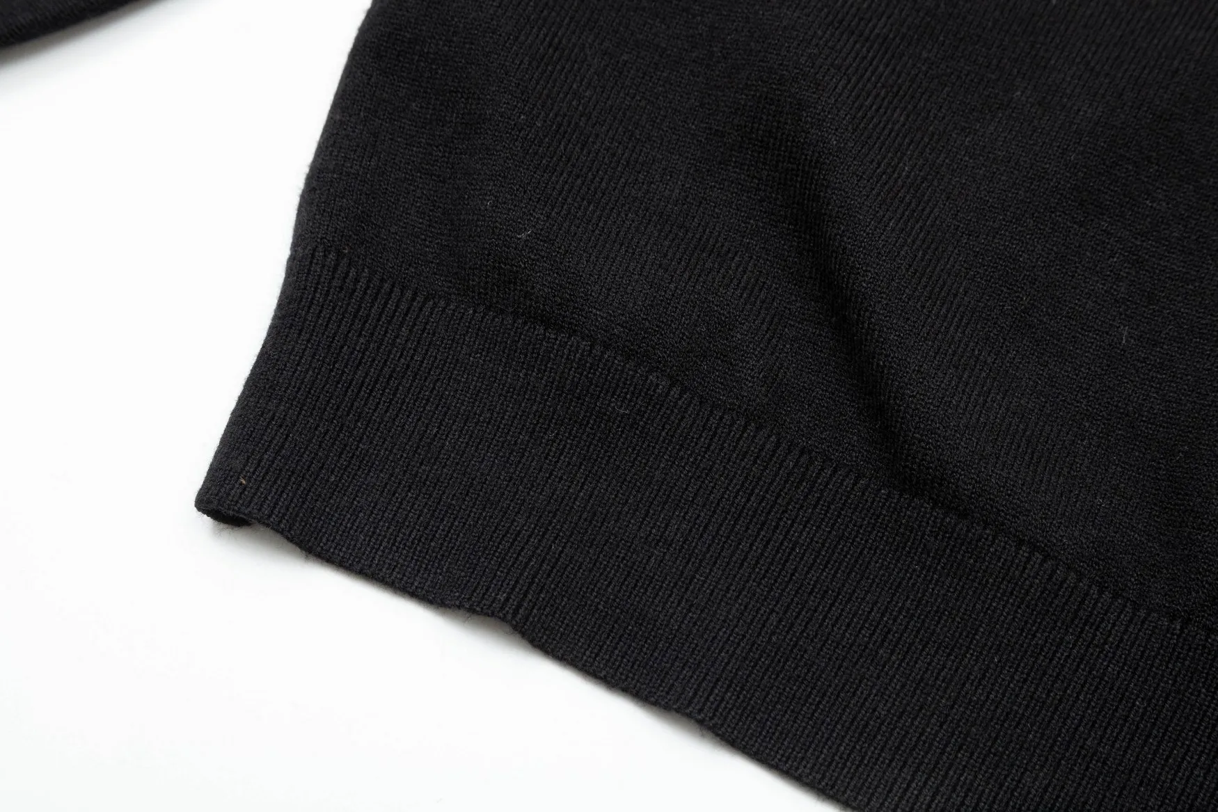 【GIVENCHY  公式旗艦店】ジバンシー  セーター好評に付き再入荷！ 240930