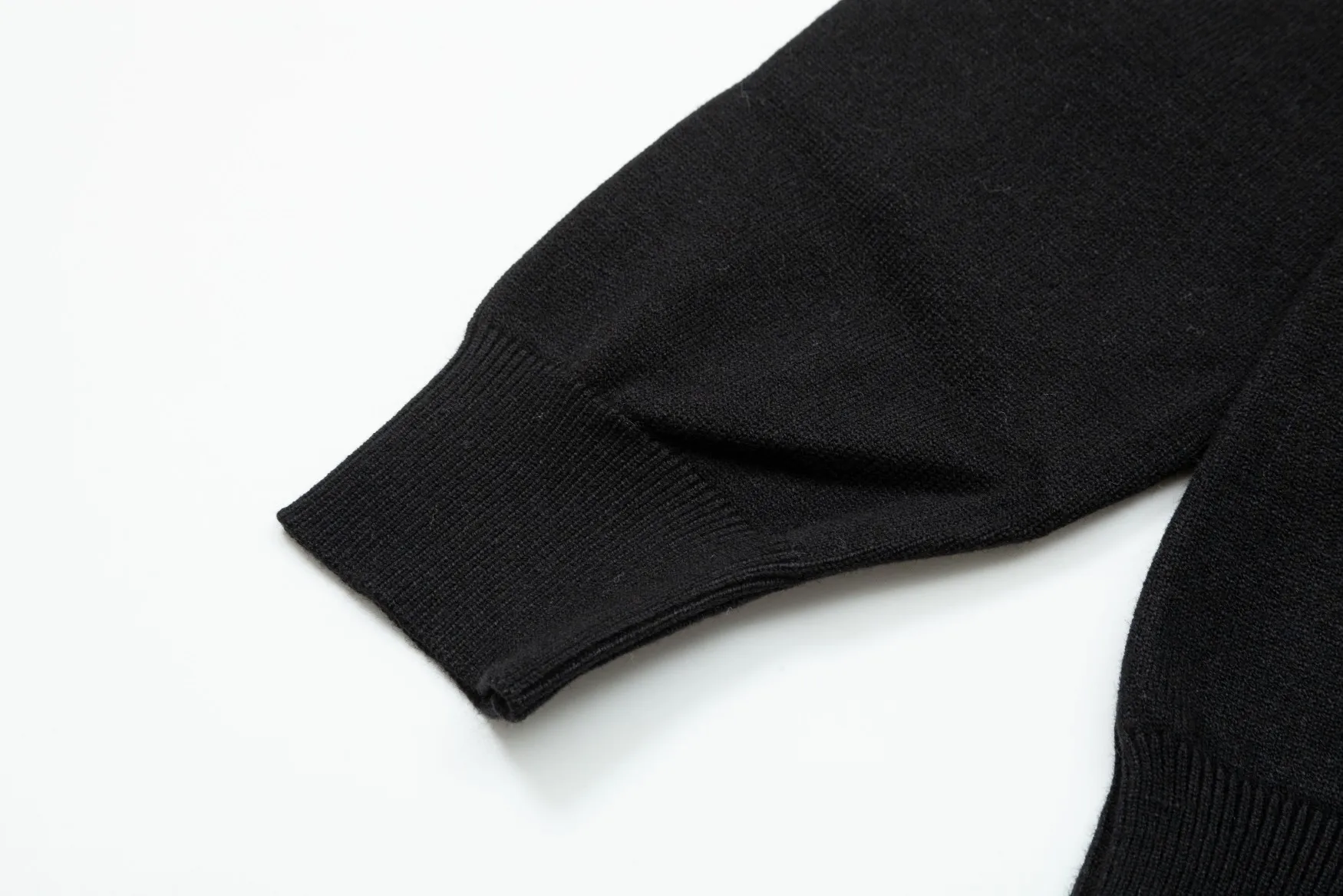 【GIVENCHY  公式旗艦店】ジバンシー  セーター好評に付き再入荷！ 240930