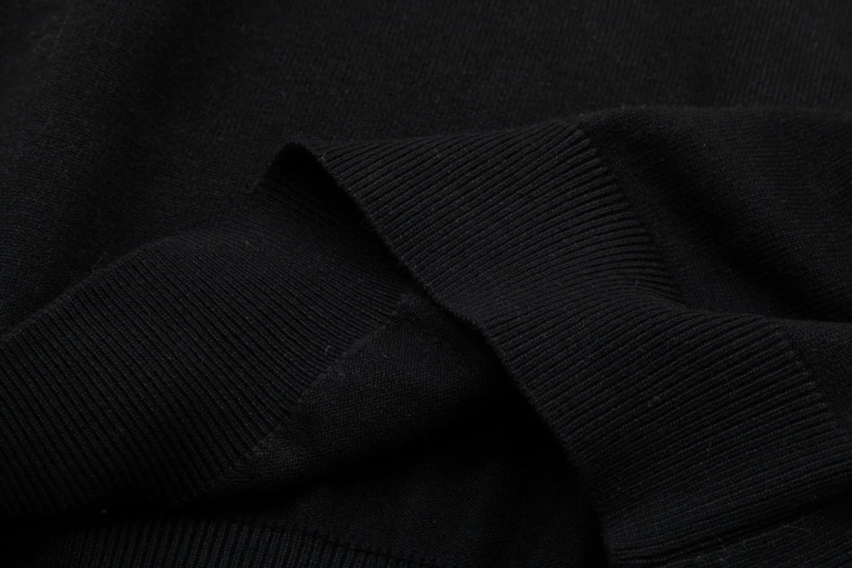 【GIVENCHY  公式旗艦店】ジバンシー  セーター好評に付き再入荷！ 240930