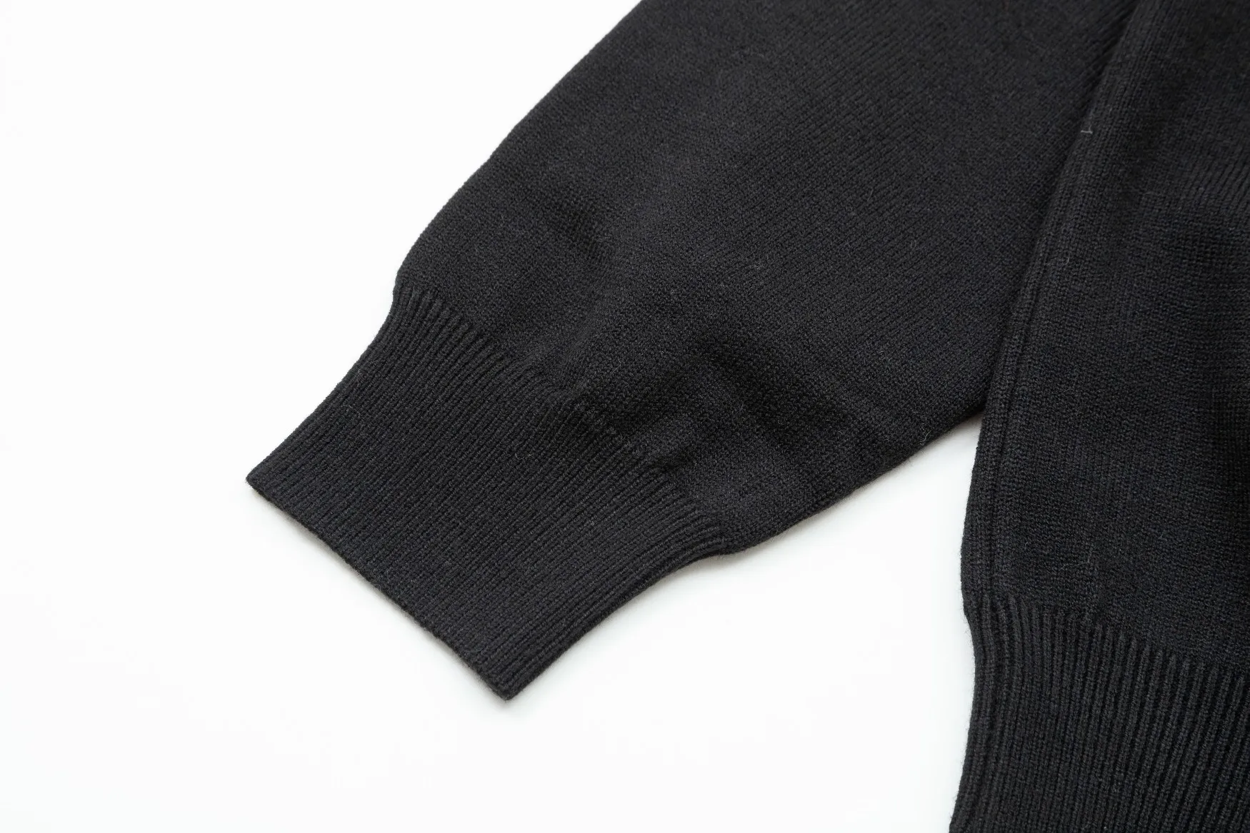【GIVENCHY  公式旗艦店】ジバンシー  セーター好評に付き再入荷！ 240930