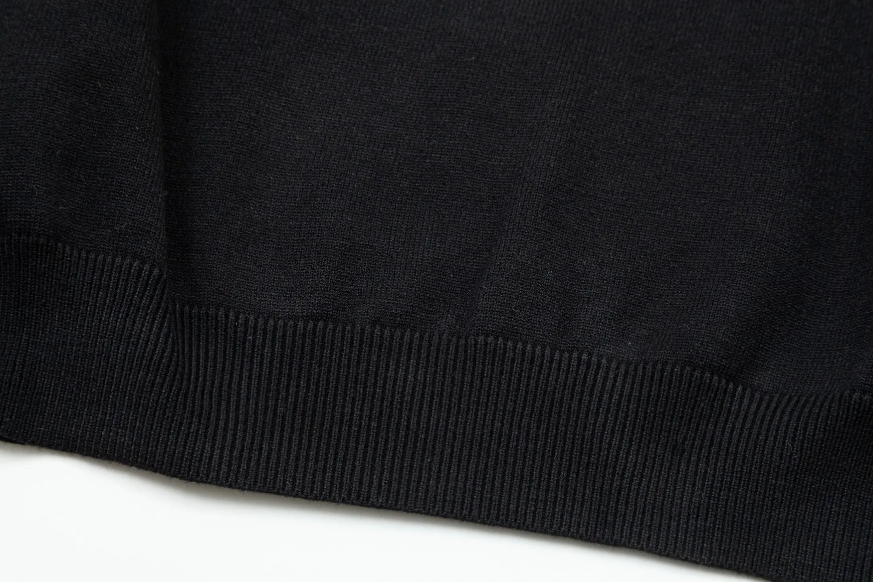 【GIVENCHY  公式旗艦店】ジバンシー  セーター好評に付き再入荷！ 240930