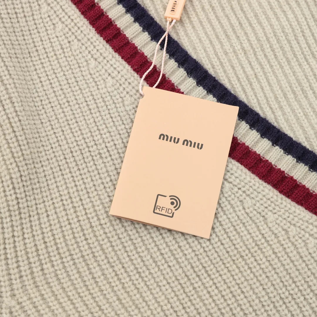 【Miumiu   公式旗艦店】ミュウミュウ   セーター好評に付き再入荷！ 241128