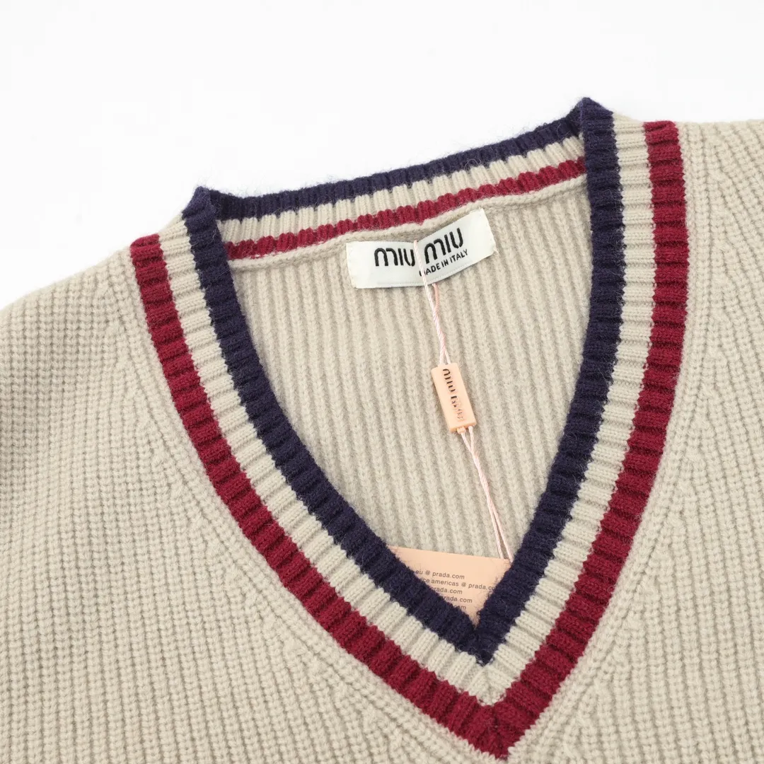 【Miumiu   公式旗艦店】ミュウミュウ   セーター好評に付き再入荷！ 241128