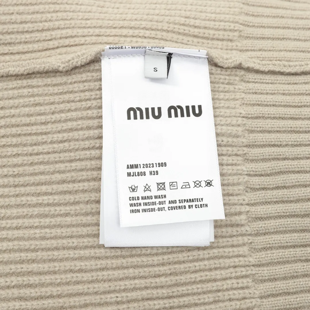 【Miumiu   公式旗艦店】ミュウミュウ   セーター好評に付き再入荷！ 241128