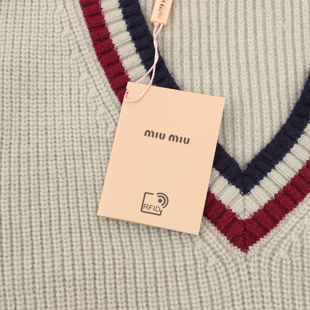 【Miumiu   公式旗艦店】ミュウミュウ   セーター好評に付き再入荷！ 241128