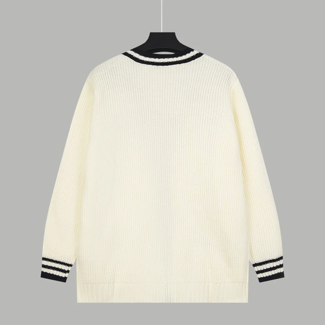 【Miumiu   公式旗艦店】ミュウミュウ   セーター好評に付き再入荷！ 241123