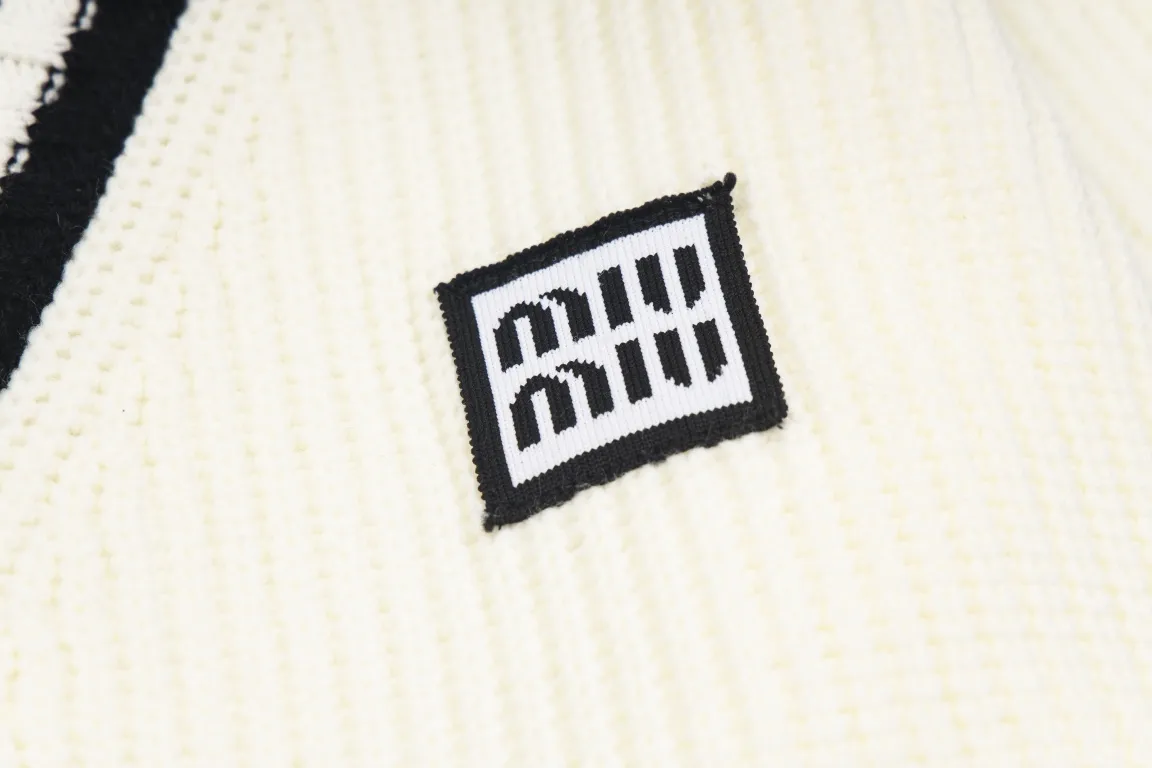 【Miumiu   公式旗艦店】ミュウミュウ   セーター好評に付き再入荷！ 241123