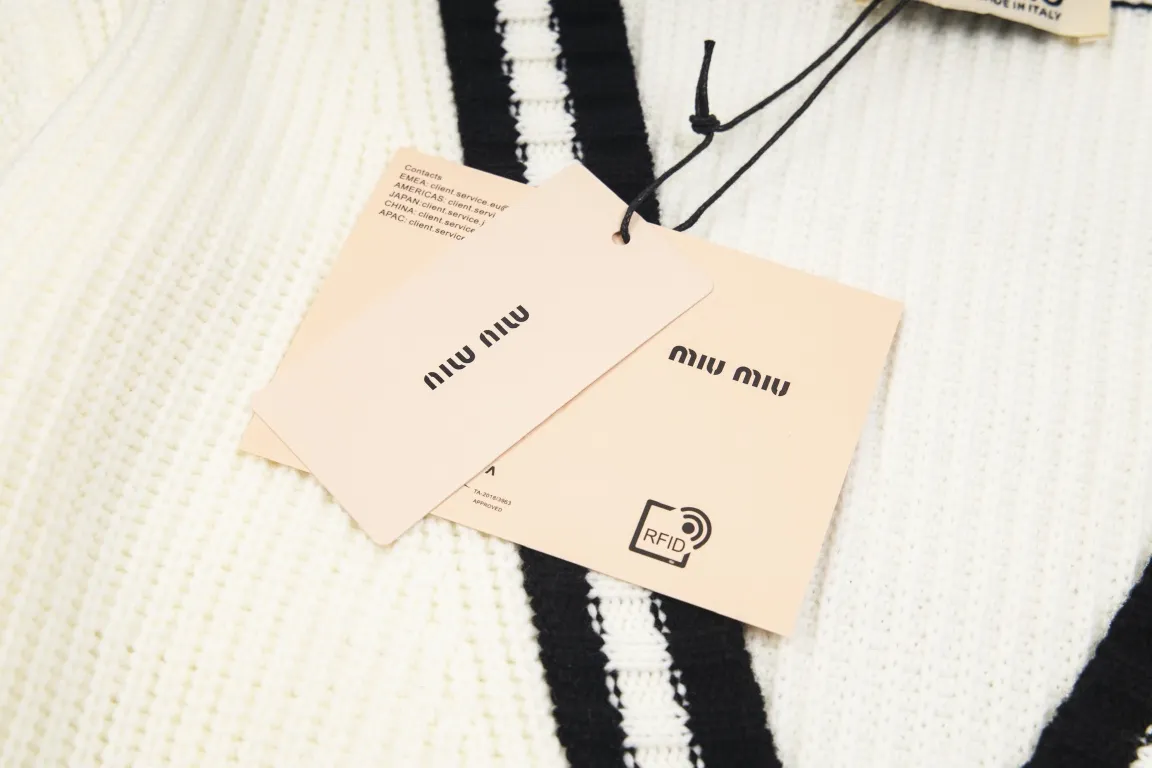 【Miumiu   公式旗艦店】ミュウミュウ   セーター好評に付き再入荷！ 241123