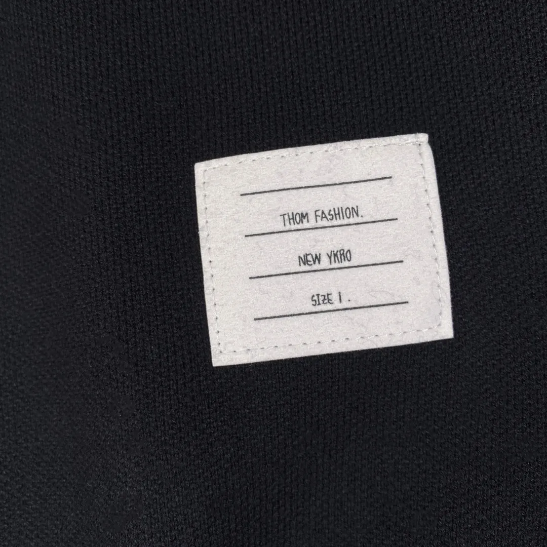 【ThomBrowne   公式旗艦店】トムブラウン  セーター   ご好評に付き再入荷！241230