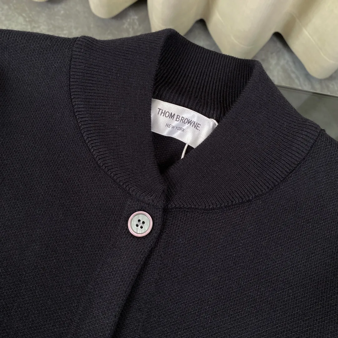 【ThomBrowne   公式旗艦店】トムブラウン  セーター   ご好評に付き再入荷！241230