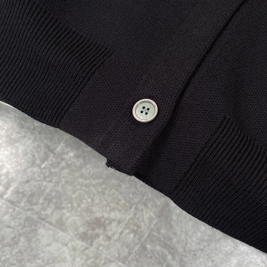 【ThomBrowne   公式旗艦店】トムブラウン  セーター   ご好評に付き再入荷！241230