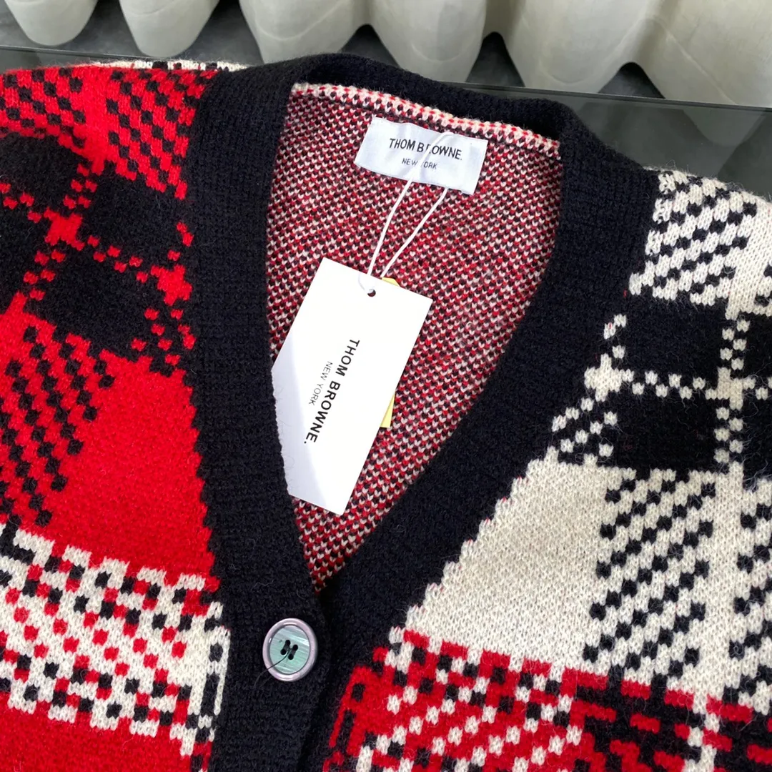 【ThomBrowne   公式旗艦店】トムブラウン  セーター   ご好評に付き再入荷！241230