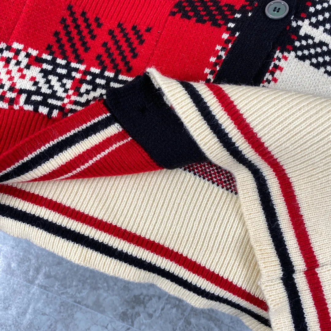【ThomBrowne   公式旗艦店】トムブラウン  セーター   ご好評に付き再入荷！241230