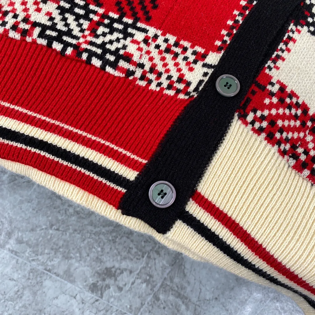 【ThomBrowne   公式旗艦店】トムブラウン  セーター   ご好評に付き再入荷！241230