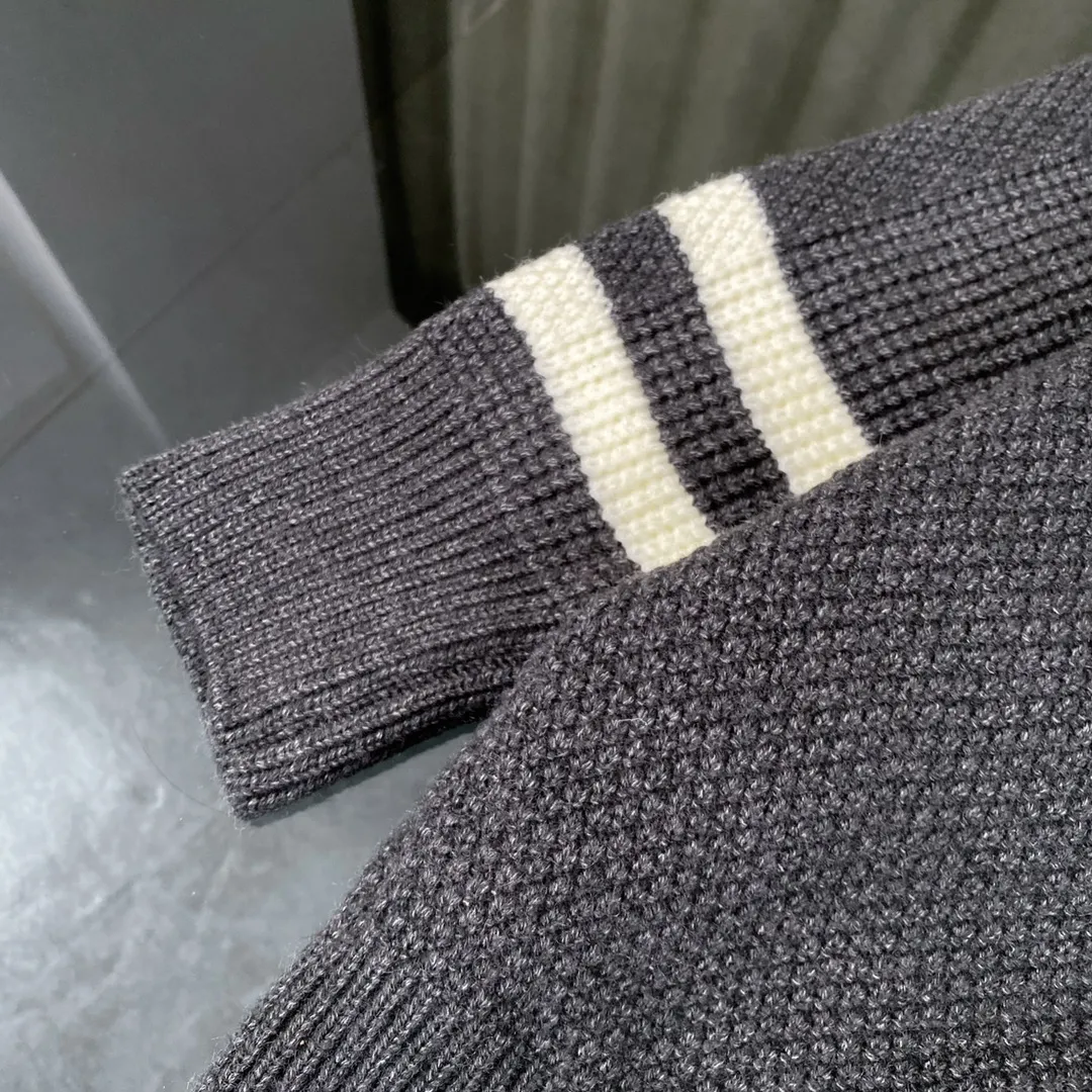 【ThomBrowne   公式旗艦店】トムブラウン セーター   ご好評に付き再入荷！241230