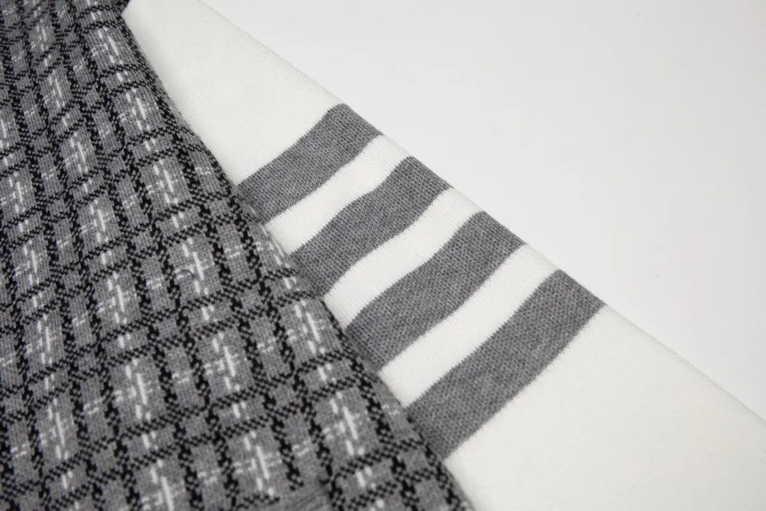 【ThomBrowne  公式旗艦店】トムブラウン  セーター  ご好評に付き再入荷！241230