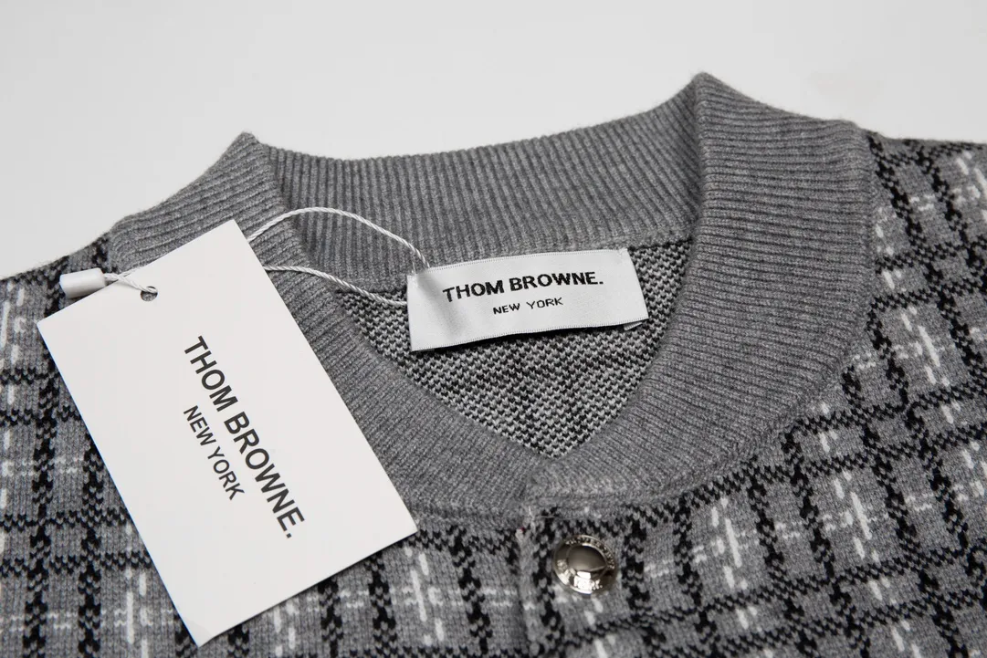 【ThomBrowne  公式旗艦店】トムブラウン  セーター  ご好評に付き再入荷！241230