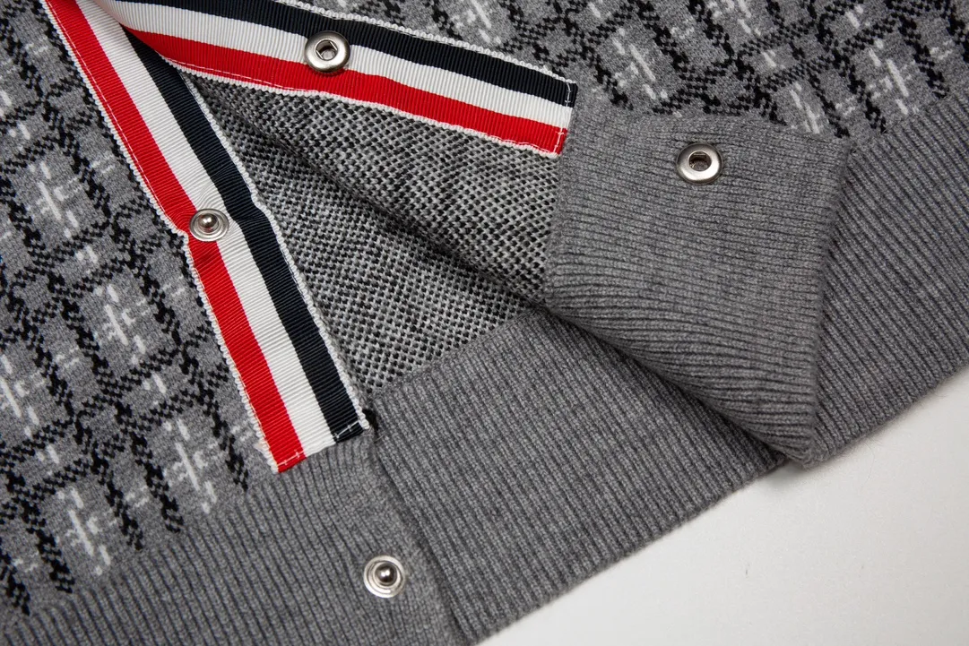 【ThomBrowne  公式旗艦店】トムブラウン  セーター  ご好評に付き再入荷！241230