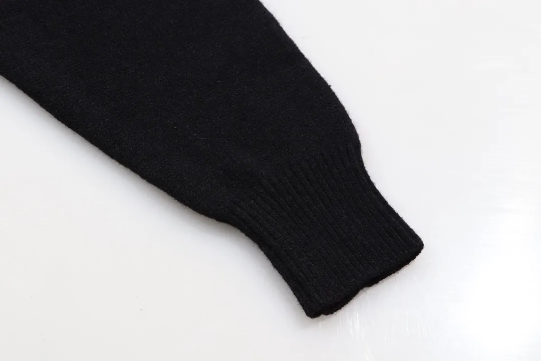 【OFF-WHITE   公式旗艦店】OFF-WHITE   セーター好評に付き再入荷！250109