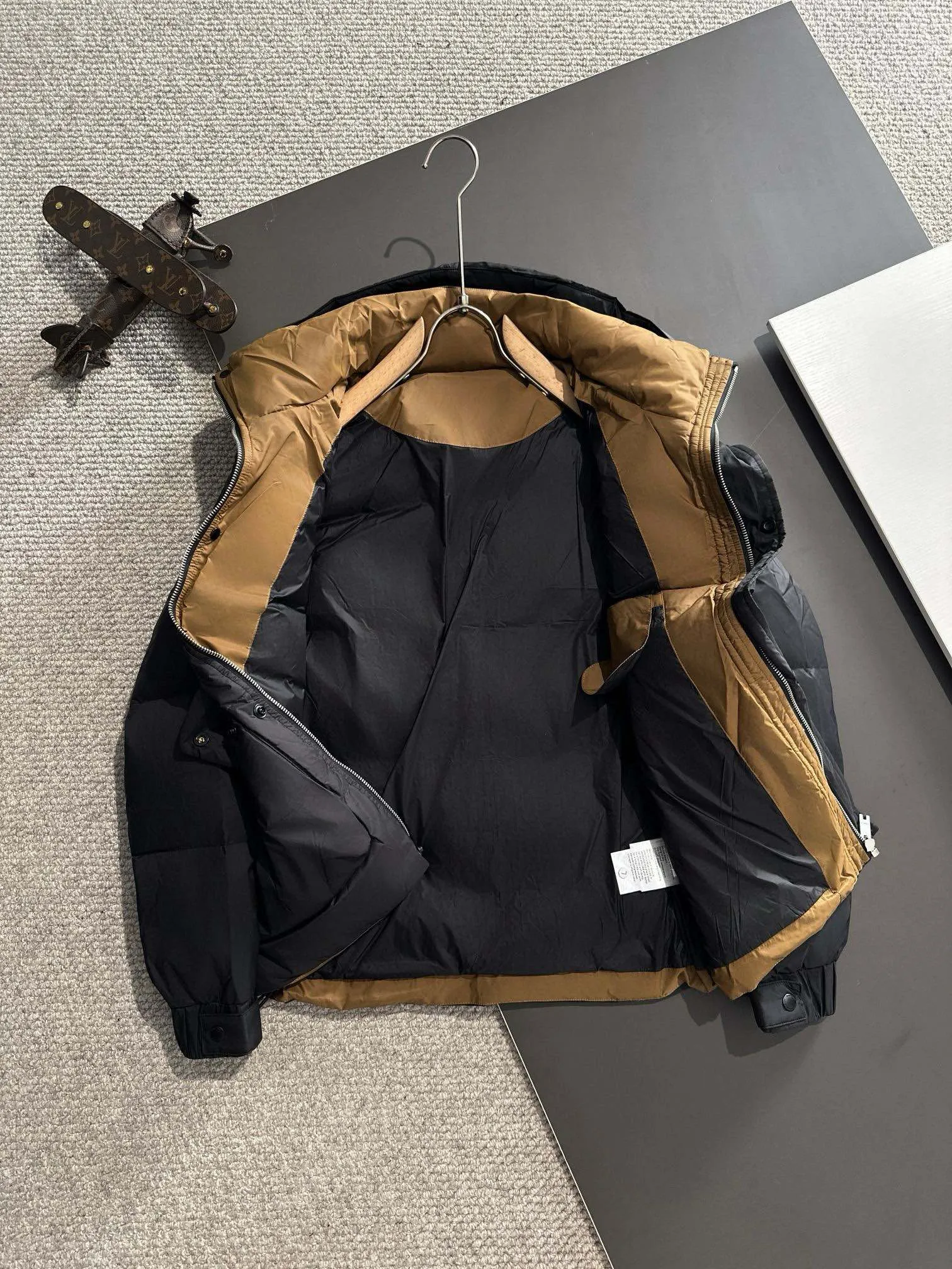 【MONCLER 公式旗艦店】モンクレール  ダウンジャケット好評に付き再入荷！ 241224