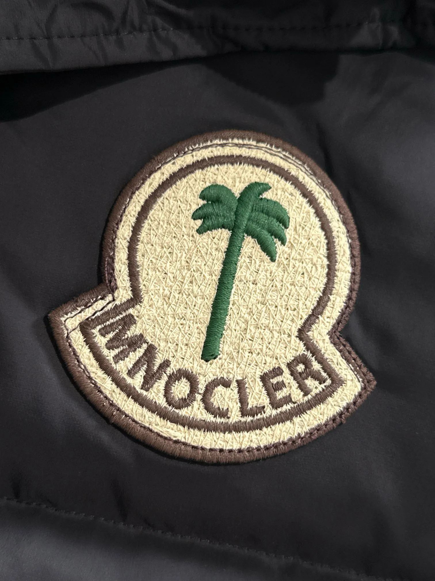 【MONCLER 公式旗艦店】モンクレール  ダウンジャケット好評に付き再入荷！ 241224
