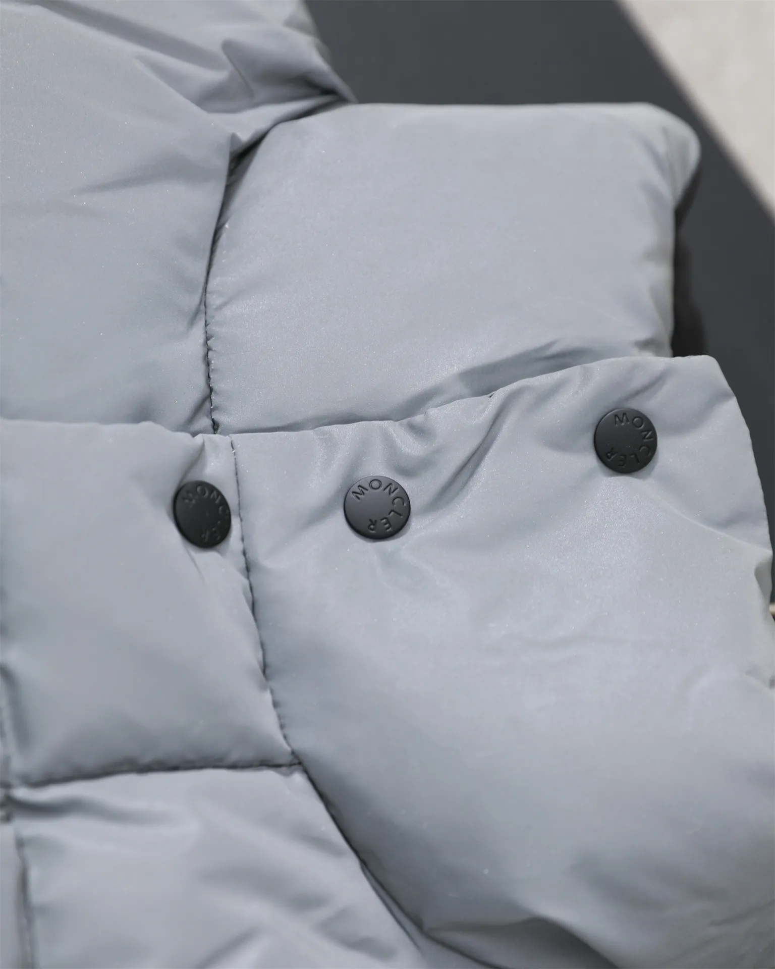 【MONCLER 公式旗艦店】モンクレール  ダウンジャケット好評に付き再入荷！ 241224