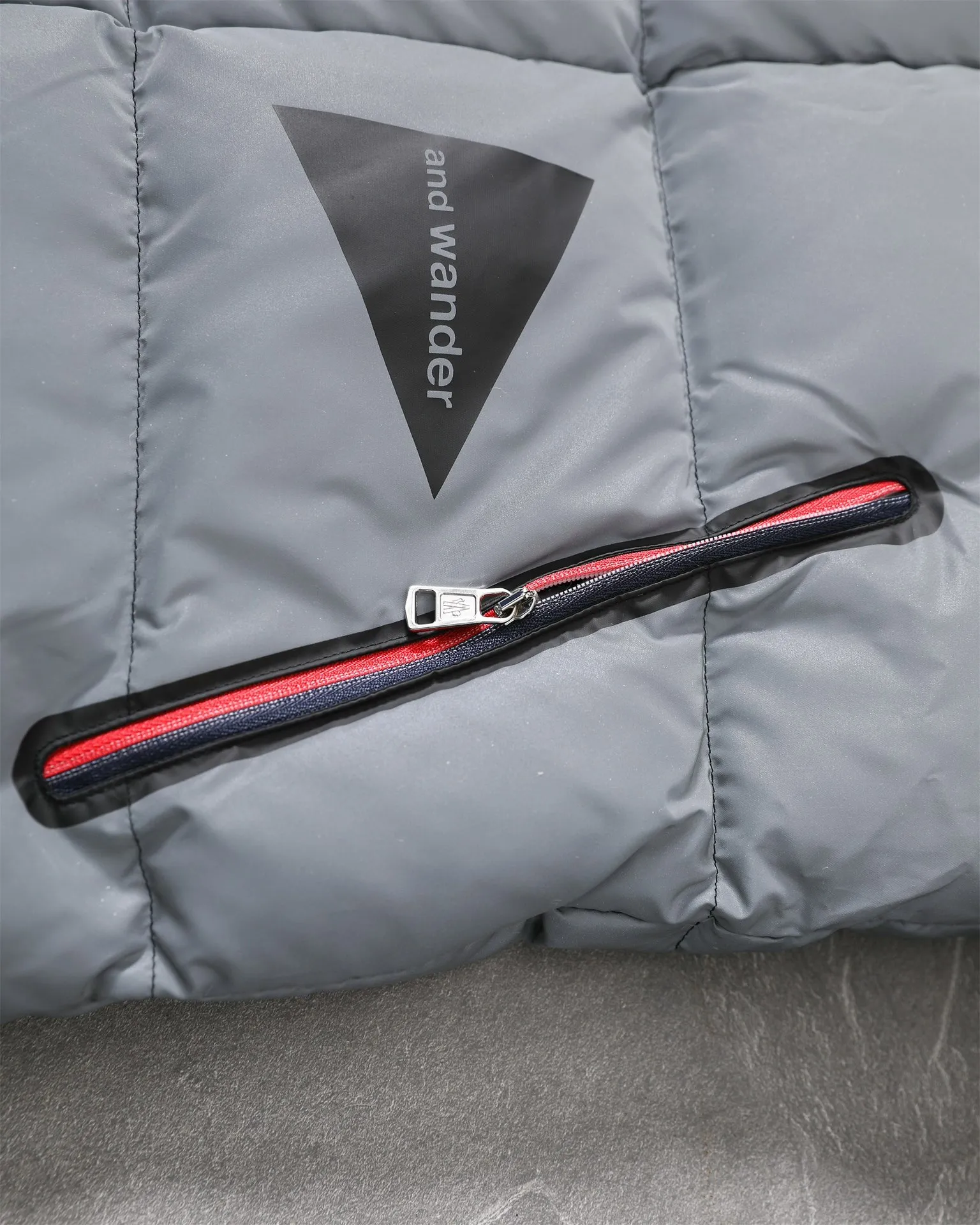【MONCLER 公式旗艦店】モンクレール  ダウンジャケット好評に付き再入荷！ 241224