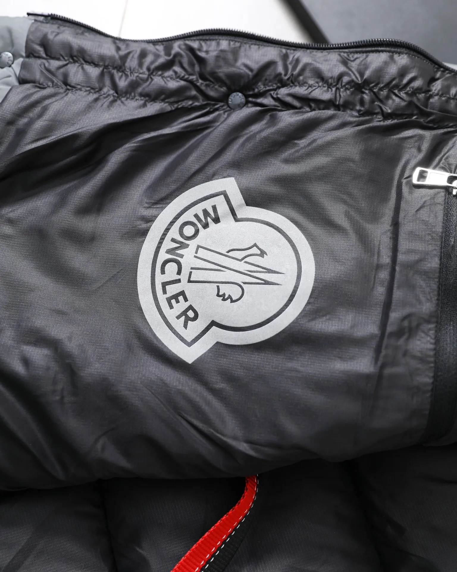 【MONCLER 公式旗艦店】モンクレール  ダウンジャケット好評に付き再入荷！ 241224