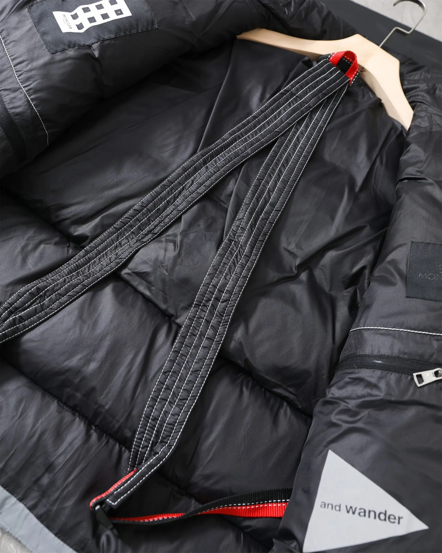 【MONCLER 公式旗艦店】モンクレール  ダウンジャケット好評に付き再入荷！ 241224