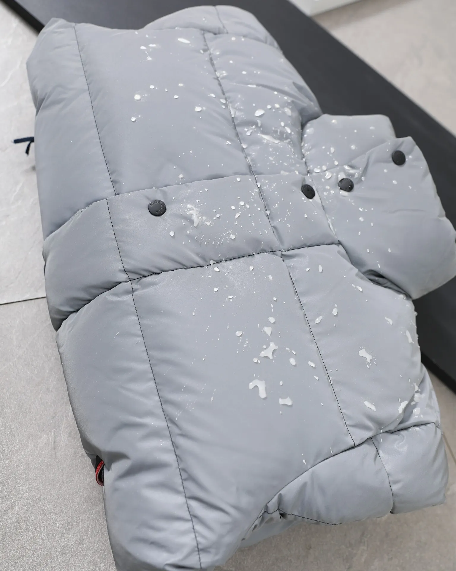 【MONCLER 公式旗艦店】モンクレール  ダウンジャケット好評に付き再入荷！ 241224