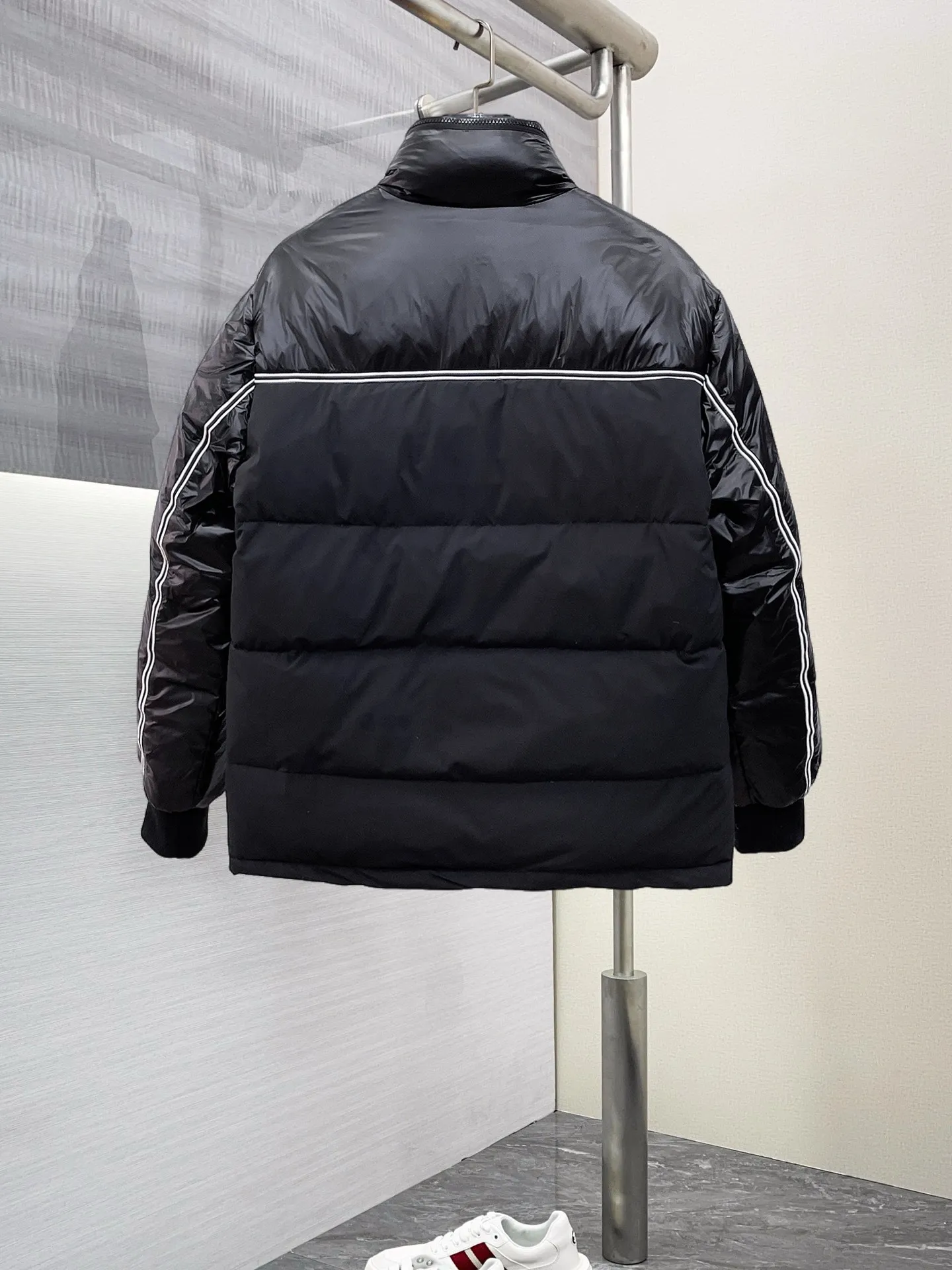 【MONCLER 公式旗艦店】モンクレール  ダウンジャケット好評に付き再入荷！ 241224